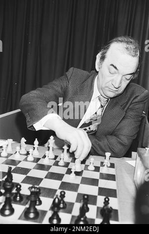 Histoire des pays-Bas : Tournoi d'échecs du haut fourneau, 1st Round; Viktor Korchnoi en action ca. 15 janvier 1980 Banque D'Images