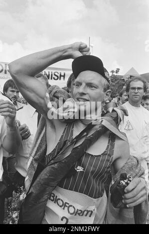 Championnats d'Europe de triathlon à Almere; vainqueur George Stam après la fin environ. 1985 Banque D'Images