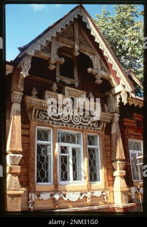 Maison Tokareva, construite vers 1900, détail de la façade principale, Perm, Russie. Collection de photographies Brumfield. Bâtiments en bois,Fédération de Russie,1990-2000. , Décorations et ornements architecturaux,Fédération de Russie,1990-2000. , Fédération de Russie,Permskaia oblast ,Perm . Banque D'Images