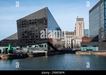 The Waterfront and Strand, Liverrpool, Royaume-Uni Banque D'Images