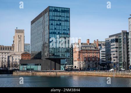 The Waterfront and Strand, Liverrpool, Royaume-Uni Banque D'Images