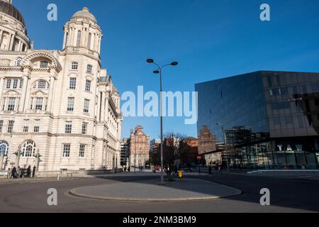 The Waterfront and Strand, Liverrpool, Royaume-Uni Banque D'Images