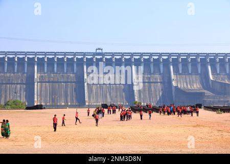 23 décembre 2022 - Gujarat en Inde: Les gens apprécient le barrage Sardar Sarovar (Kevadia Gaam) Banque D'Images