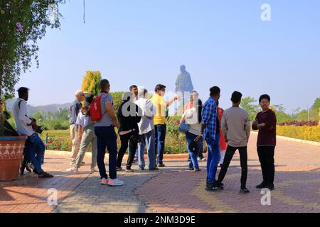 23 décembre 2022 - Gujarat en Inde : les gens sont fascinés et ravis par la statue de l'unité au Gujarat, en Inde Banque D'Images