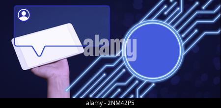 Téléphone portable main tenant présentant les nouvelles technologies futuristes. Téléphone portable de transport de paume affichant résoudre des idées virtuelles innovantes tardives. Écran Banque D'Images