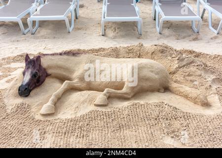 Sculpture de sable de cheval au terminal de croisière la Romana, la Romana, République dominicaine (Republica Dominicana), grandes Antilles, Caraïbes Banque D'Images