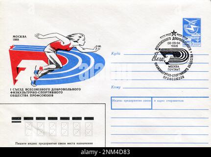 URSS - vers 1988: Une enveloppe postale de la première journée de l'URSS avec des timbres. 1st Congrès de la Société syndicale de la culture physique et du sport volontaires. Banque D'Images