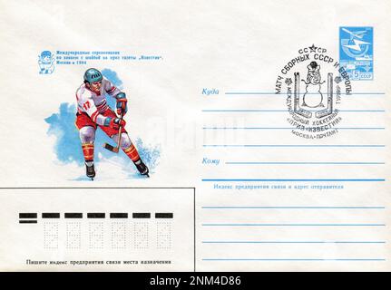 URSS - vers 1984: Une enveloppe postale de la première journée de l'URSS avec des timbres. Compétitions internationales de hockey sur glace pour le prix du journal Izvestia. Moscou 1984. Banque D'Images