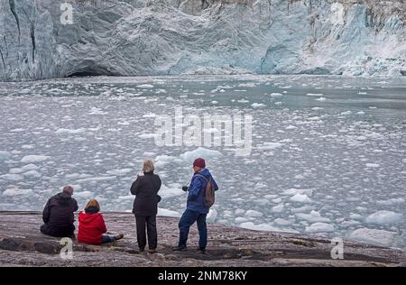 Les touristes en Glacier Pía, Canal de Beagle (nord-ouest), PN Alberto de Agostini, la Terre de Feu, Patagonie, Chili Banque D'Images