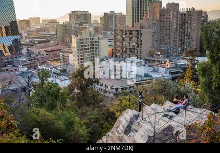 Panorama de Santiago, du Cerro Santa Lucia, parc, quartier Lastarria, Santiago. Le Chili. Banque D'Images