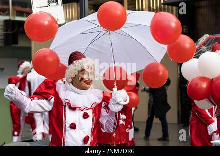 Clowns de Die Jecken Bajazzos en robe de fantaisie pour le carnaval. À Düsseldorf, Rhénanie-du-Nord-Westphalie, Allemagne, Europe Banque D'Images