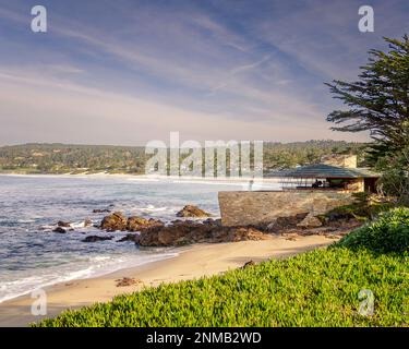 Carmel, CA, États-Unis, 14 janvier 2020: La Clinton Walker House est assise le long de la côte du Pacifique, elle a été construite en 1951 par l'architecte Frank Lloyd Wright. Banque D'Images