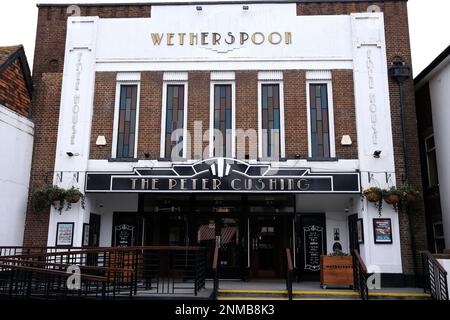 the peter cushing wetherspoon pub dans whitstable ville high street, kent, royaume-uni février 2023 Banque D'Images