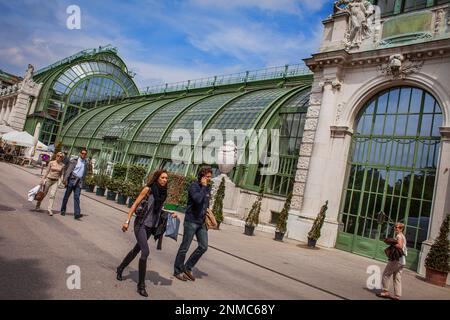 Palmenhaus, serre impériale construite en 1906 par l'architecte Friedrich Ohman,Burggarten, Hofburg, Vienne, Autriche, Europe Banque D'Images