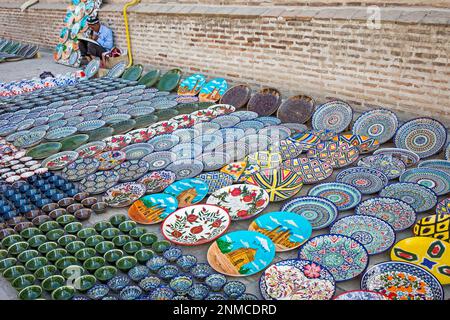 Vente de poterie artisanale traditionnelle en ouzbek, Boukhara, Ouzbékistan Banque D'Images