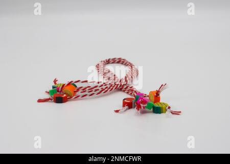 Bracelet « artisan ». C'est une tradition roumaine célébrée sur 1 mars et symbolise l'arrivée du printemps. Banque D'Images