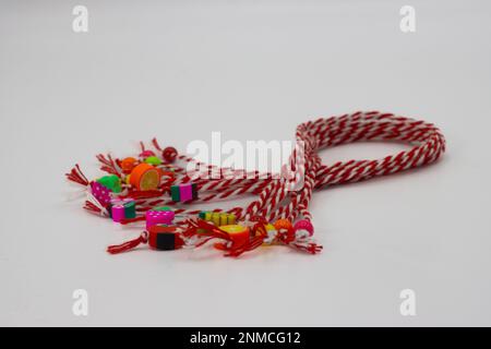 Bracelet « artisan ». C'est une tradition roumaine célébrée sur 1 mars et symbolise l'arrivée du printemps. Banque D'Images