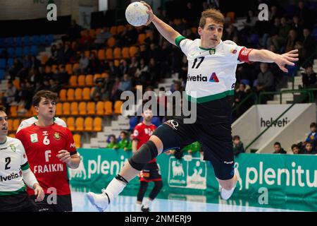 Pampelune, Espagne. 24th février 2023. Sports. Handball. Carlos Chocarro (17-Helvetia Anaitasuna) pendant le match de handball de la ligue Asobal de plénitude entre Helvetia Anaitasuna et Fraikin BM. Granollers au pavillon Anaitasuna à Pampelune (Espagne) sur 24 février 2023. Credit: Iùigo Alzugaray / Alamy Live News Banque D'Images