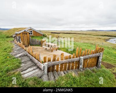 Maison traditionnelle en bois de tourbe avec de l'herbe sur le toit, Moeorudalur, Islandais Highlands, Islande Banque D'Images