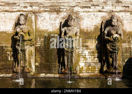 Grotte de l'éléphant Goa Gadjam, statues dans la piscine rituelle, Bali, Indonésie Banque D'Images