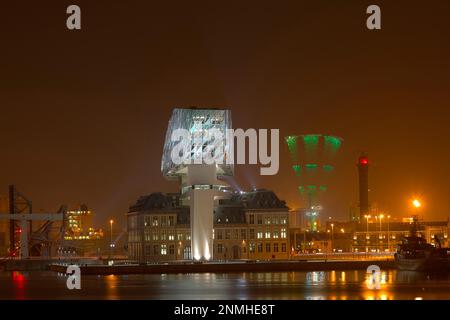 Vue de nuit de la Havenhaus, bâtiment administratif de l'administration portuaire d'Astwerpen Banque D'Images