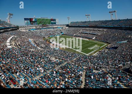 Jacksonville Jaguars cornerback Shaquill Griffin (26) acknowledges fans  before an NFL football game against the Arizona Cardinals, Sunday, Sept.  26, 2021, in Jacksonville, Fla. (AP Photo/Phelan M. Ebenhack Stock Photo -  Alamy