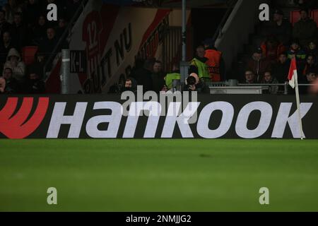 EINDHOVEN - panneau Hankook lors du match de l'UEFA Europa League entre le PSV Eindhoven et le Sevilla FC au stade Phillips sur 23 février 2023 à Eindhoven, pays-Bas. AP | hauteur néerlandaise | Jeroen Putmans Banque D'Images