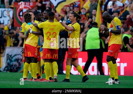 September 19, 2021, Lens, Hauts de France, France: Joy of the Lens team after their victory in the northern derby during the French championship soccer Ligue 1 Uber Eats RC Lens against Lille OSC at Felix Bollaert Delelis stadium - Lens..Lens won 1:0 (Credit Image: © Pierre Stevenin/ZUMA Press Wire) (Cal Sport Media via AP Images)