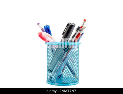 Porte-stylo et porte-crayons sur fond blanc Banque D'Images