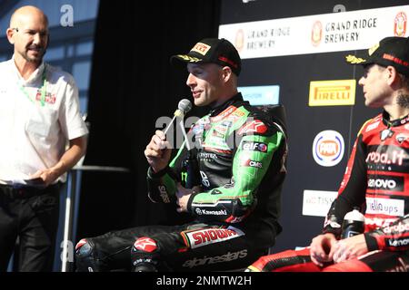 Victoria, Australie. 25th févr. 2023. Jonathan Rea (GBR), course pour l'équipe de course Kawasaki WorldSBK, s'entretient avec les fans au salon des padocks lors du Grand Ridge Round australien 2023 du Championnat du monde de Superbike MOTUL FIM 2023 à Phillip Island, en Australie, le 25 février 2023 - image Credit: brett keating/Alay Live News Banque D'Images