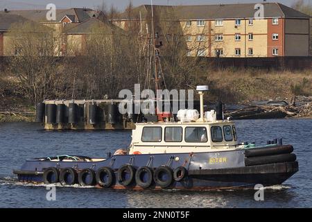 LE REMORQUEUR 'BITER' CACHIS ET PUITS DANS LE FIRTH DE CLYDE OFF GREENOCK, 24 FÉVRIER 2023. Banque D'Images