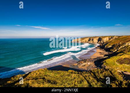 Panorama par une journée d'hiver à Trebarwith Strand, Tintagel, Cornwall, Royaume-Uni Banque D'Images