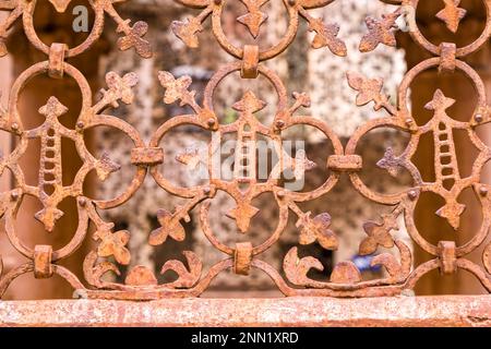 Détail des grilles entourant la cour des Tombeaux Scaliger, Arche Scaligere, dans la partie historique de Vérone. Banque D'Images