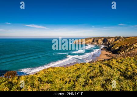 Panorama par une journée d'hiver à Trebarwith Strand, Tintagel, Cornwall, Royaume-Uni Banque D'Images