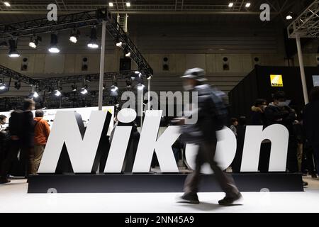 Yokohama, Japon. 24th févr. 2023. Visites guidées à proximité de la zone d'exposition de Nikon au CP 2023 à Pacifico Yokohama sur 24 février 2023. (Photo de Stanislav Kogiku/SOPA Images/Sipa USA) crédit: SIPA USA/Alay Live News Banque D'Images