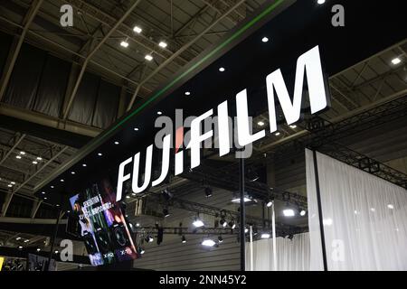 Yokohama, Japon. 24th févr. 2023. Marque FUJIFILM au-dessus de la zone d'exposition de l'entreprise au CP 2023 à Pacifico Yokohama sur 24 février 2023. (Photo de Stanislav Kogiku/SOPA Images/Sipa USA) crédit: SIPA USA/Alay Live News Banque D'Images