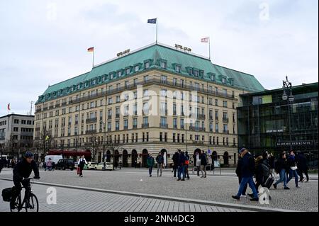 DAS Hotel Adlon Kempinski ist eines der luxuriiösesten und bekanntesten Hôtels en Deutschland. Es liegt in der Dorotheenstadt im Berliner Ortsteil Mitt Banque D'Images