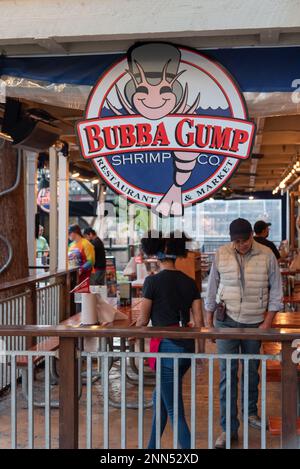 Bubba Gump Shrimp Company Restaurant & Market sur le San Antonio Riverwalk, Texas. Banque D'Images