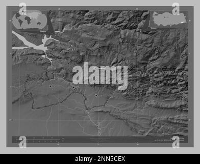 Srnak, province du Turkiye. Carte d'altitude en niveaux de gris avec lacs et rivières. Lieux et noms des principales villes de la région. Emplacement auxiliaire du coin Banque D'Images
