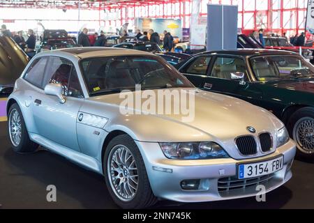 La voiture de sport BMW à l'exposition ClassicMadrid de voitures classiques et vintage a ouvert à Madrid et organisé par le Salón Internacional del Vehículo Clás Banque D'Images