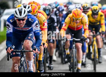 Le Belge Tim Declercq de Soudal Quick-Step photographié en action lors de l'édition 78th de la course cycliste d'une journée pour hommes Omloop Het Nieuwsblad, à 207,3 km de Gand à Ninove, samedi 25 février 2023. BELGA PHOTO JASPER JACOBS Banque D'Images