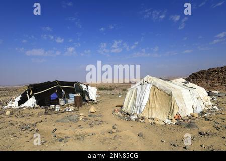 Camp bédouin traditionnel, Wadi Feynan, Al-Shalat, désert de Wadi Araba, centre-sud de la Jordanie, Moyen-Orient. Banque D'Images