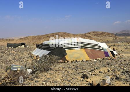 Camp bédouin traditionnel, Wadi Feynan, Al-Shalat, désert de Wadi Araba, centre-sud de la Jordanie, Moyen-Orient. Banque D'Images