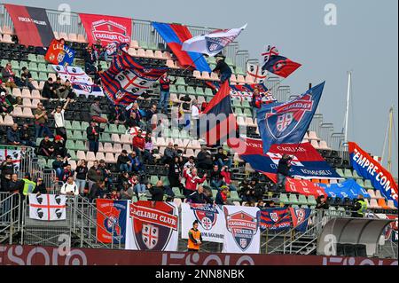 Venise, Italie. 25th févr. 2023. Cagliari Calcio supporters lors de Venezia FC vs Cagliari Calcio, match de football italien série B à Venise, Italie, 25 février 2023 crédit: Agence de photo indépendante/Alamy Live News Banque D'Images
