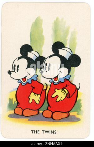 Carte mettant en vedette LES JUMEAUX de Symphonies battues JEU DE cartes WALT DISNEY publié en 1939 au Royaume-Uni par Pepays Games avec la permission de Walt Disney - Mickey Mouse Ltd Banque D'Images