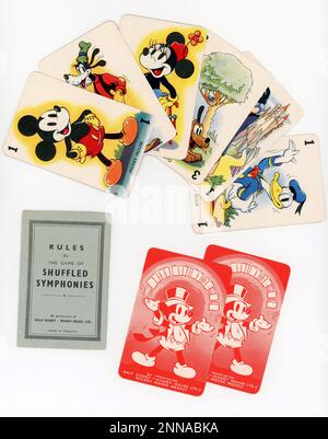 Cartes et livret d'instructions de Walt Disney Card Game de Symphonies mélangées publié en 1939 au Royaume-Uni par Pepys Games avec la permission de Walt Disney - Mickey Mouse Ltd Banque D'Images