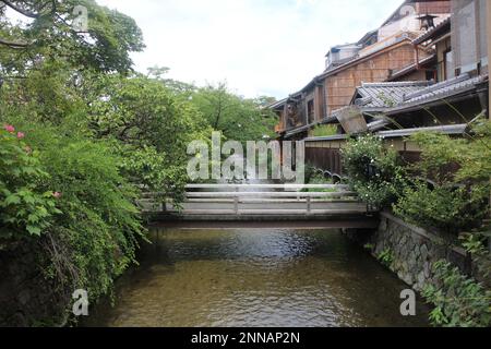 Shirakawa-minami-dori, la vieille ville de Kyoto, Japon Banque D'Images