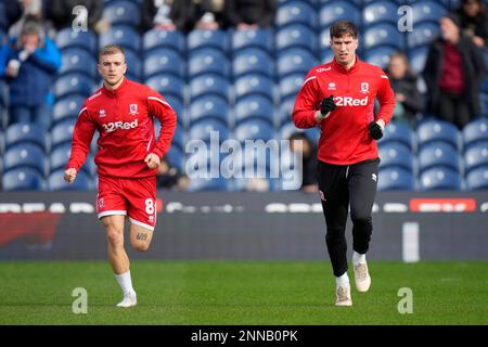 West Bromwich, Royaume-Uni. 25th févr. 2023. Riley McGree #8 de Middlesbrough et Paddy McNair #17 de Middlesbrough se réchauffe avant le match de championnat de Sky Bet West Bromwich Albion vs Middlesbrough à Hawthorns, West Bromwich, Royaume-Uni, 25th février 2023 (photo de Steve Flynn/News Images) à West Bromwich, Royaume-Uni le 2/25/2023. (Photo de Steve Flynn/News Images/Sipa USA) crédit: SIPA USA/Alay Live News Banque D'Images