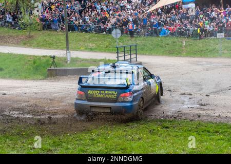 Blue Subaru Impreza WRX conduit par Marko Loncaric à Croatie WRC Rally à Kumrovec, Croatie en 2022 Banque D'Images