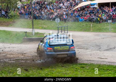 Blue Subaru Impreza WRX conduit par Marko Loncaric à Croatie WRC Rally à Kumrovec, Croatie en 2022 Banque D'Images